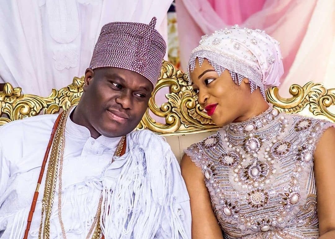 OONI AND WIFE